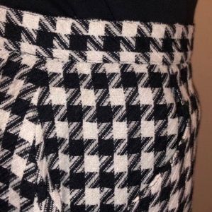 Classic fashions houndstooth skirt